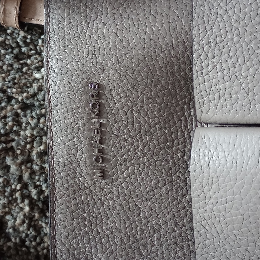 Michael Kors Grey Pebbled Leather ToteBag with tan trim and silvertone hardware - Picture 2 of 13